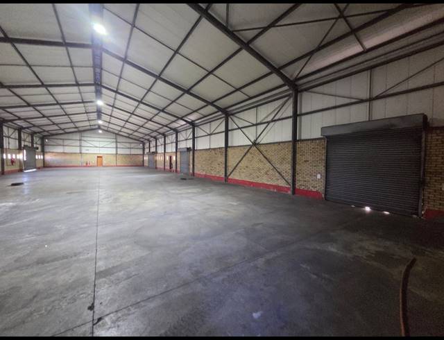 7,300M² WAREHOUSE TO LET IN MEREBANK EAST